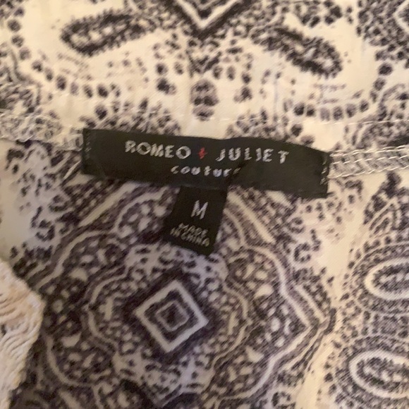 Romper Size Medium by Romeo & Juliet Couture - Picture 6 of 9